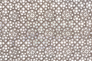 El oyma beyaz mermer kafes pencere 