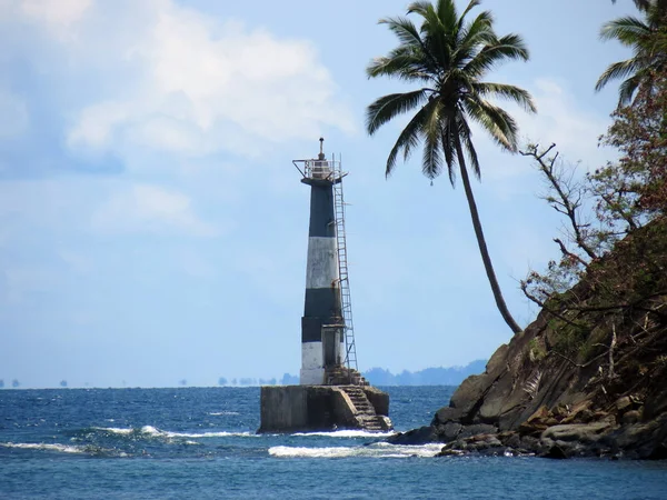 Ross Adası'nda terk edilmiş deniz feneri
