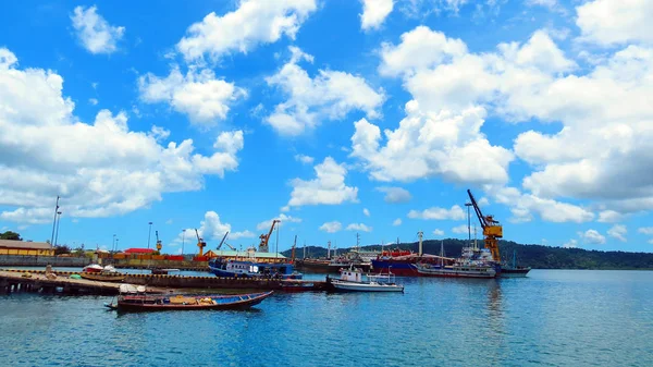 Chatham Adası üzerinden Clear deniz manzarası.