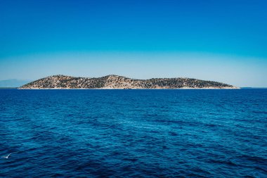 Okyanusun ortasında küçük bir ada