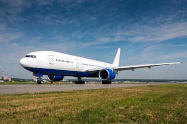 Ana güzergâhına Taksilemek geniş gövdeli yolcu uçak