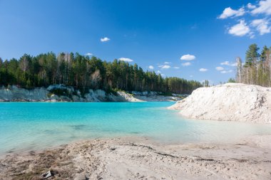 Terk edilmiş beyaz kil ocağı