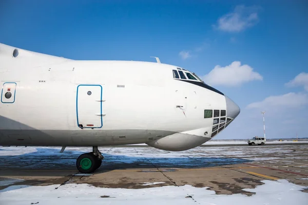 Vooraanzicht Van Het Close Van Langeafstands Lading Vliegtuig Een Koude — Stockfoto