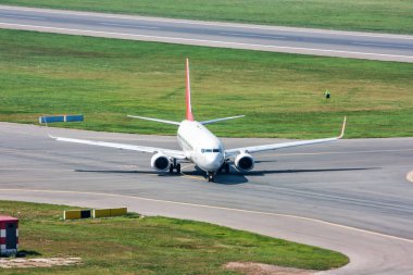 Yolcu uçağı güzergâhına üzerinde döner