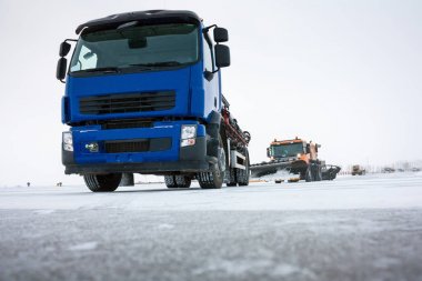 Havaalanı pist ve karşısına sıvı Anti-buzlanma reaktifler, dağıtımı için makine temizler