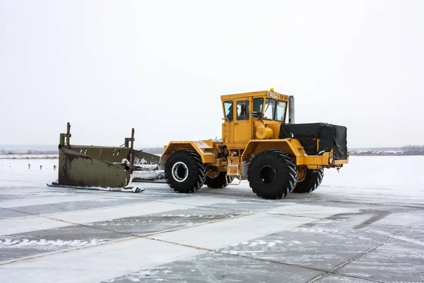 Tractor Pesado Limpia Pista Nieve — Foto de Stock