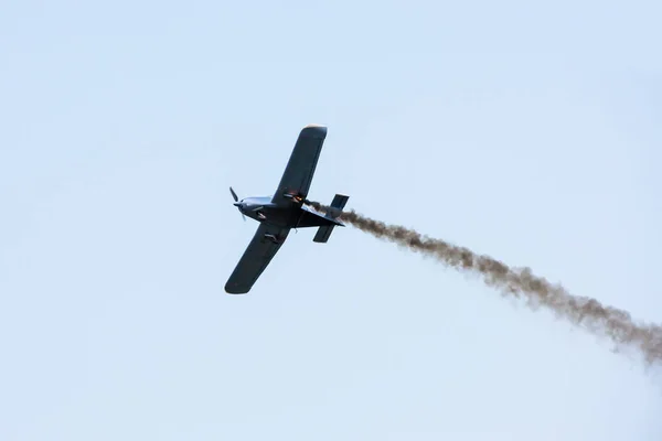 Pequeño Avión Deportivo Está Ardiendo Aire — Foto de Stock