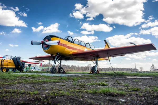 Kleine Sport Vliegtuigen Het Vliegveld Van Grond — Stockfoto