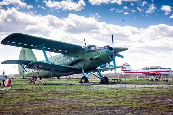 Retro Passagier Dubbeldekker Kleine Sport Vliegtuig Grond Airfield — Stockfoto