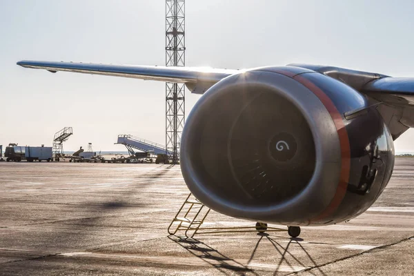 Primer Plano Del Motor Del Avión Sol Mañana —  Fotos de Stock