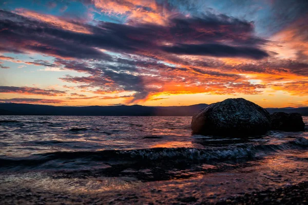 湖の美しい夕日 — ストック写真