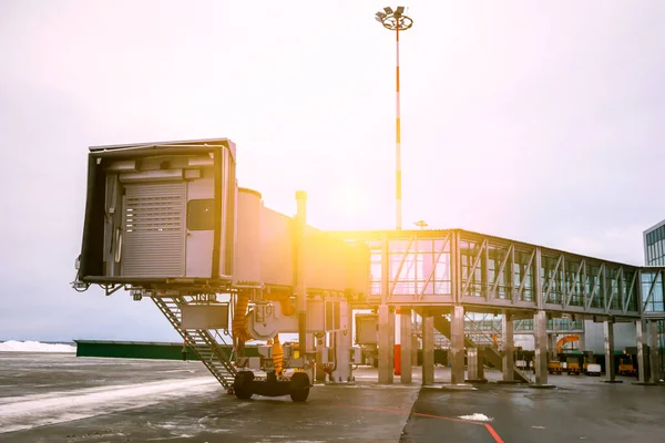 Ponte Embarque Passageiros Vazia Avental Aeroporto Inverno Luz Sol — Fotografia de Stock