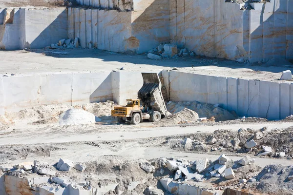 Open Lichaam Mijnbouw Dump Truck Een Marmer Steengroeve — Stockfoto