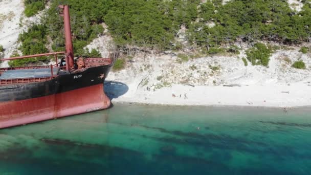 Navire Sur Côte Rocheuse — Video