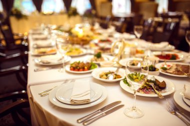 Bir olay partisi için tablo ayarlandı