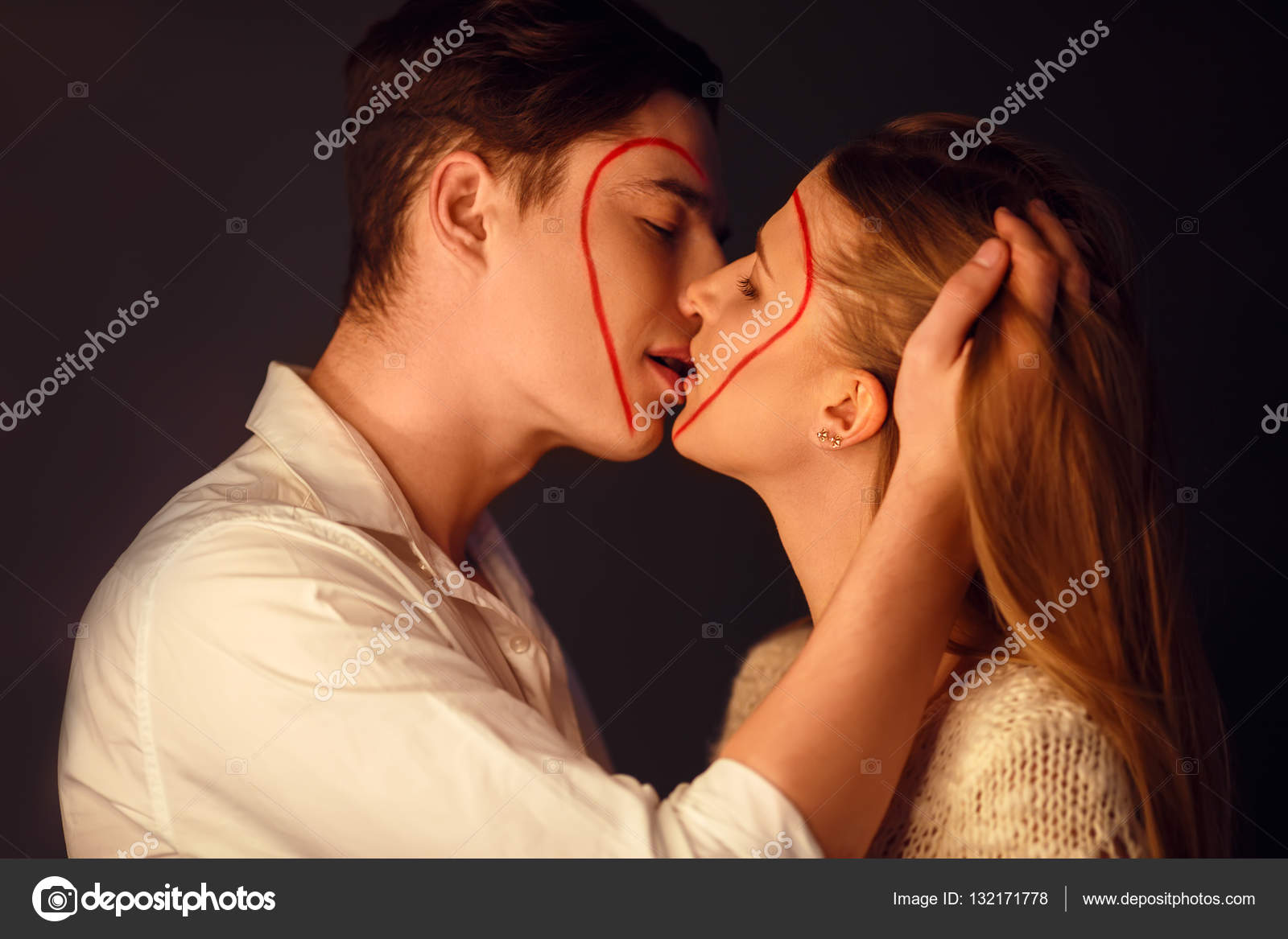 Kissing Poses - Couple walking kissing pose | PoseMy.Art