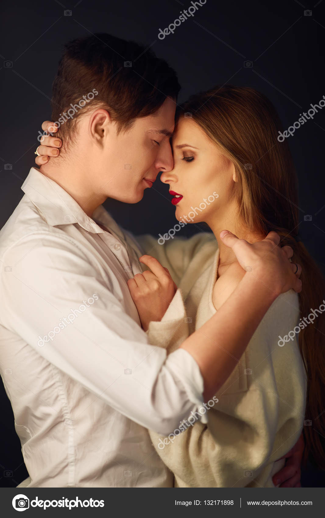 AVAKIN KISSING POSE IDEAS : r/AvakinOfficial