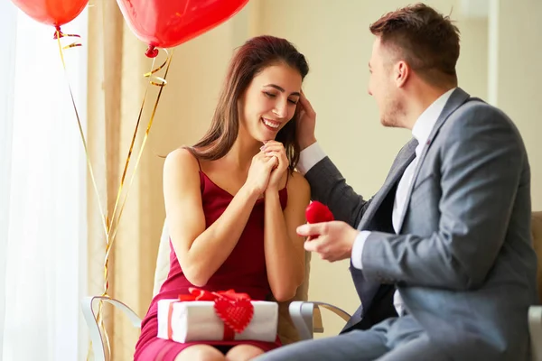 Conceito Dia Dos Namorados Casal Amoroso Que Celebra Dia Dos — Fotografia de Stock