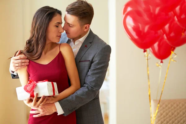 Conceito Dia Dos Namorados Casal Amoroso Que Celebra Dia Dos — Fotografia de Stock