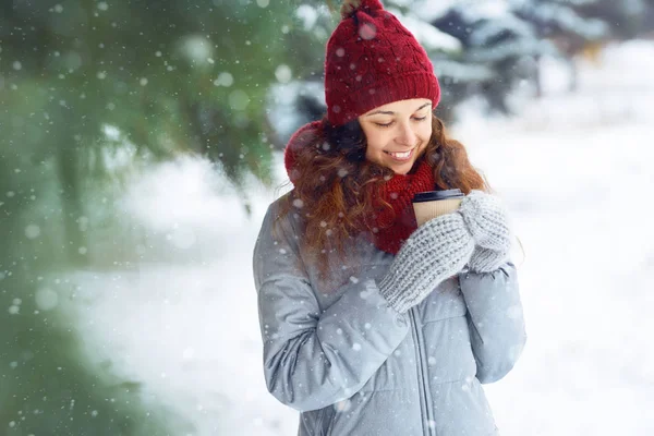 Portrait Extérieur Près Jeune Belle Fille Avec Tasse Chaude Café — Photo