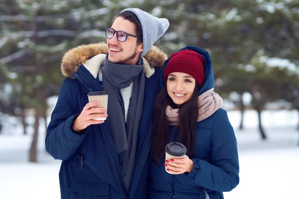 Férias Inverno Bebidas Quentes Conceito Pessoas Par Jovem Feliz Com — Fotografia de Stock