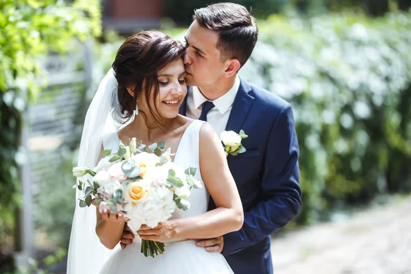 Bride Groom Walk Together Park Charming Bride White Dress Groom — Stock Photo, Image