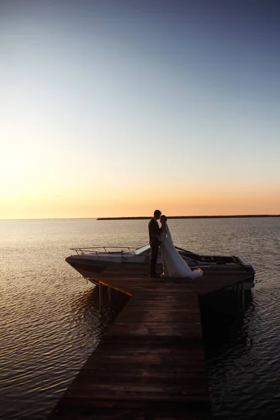 Beautiful Bride Stylish Groom Together Bridge Background Boat Sunset Newlyweds — Stock Photo, Image
