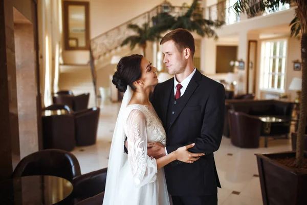 Giovane Coppia Nozze Godendo Momenti Romantici Matrimonio Molto Bello Coppia — Foto Stock