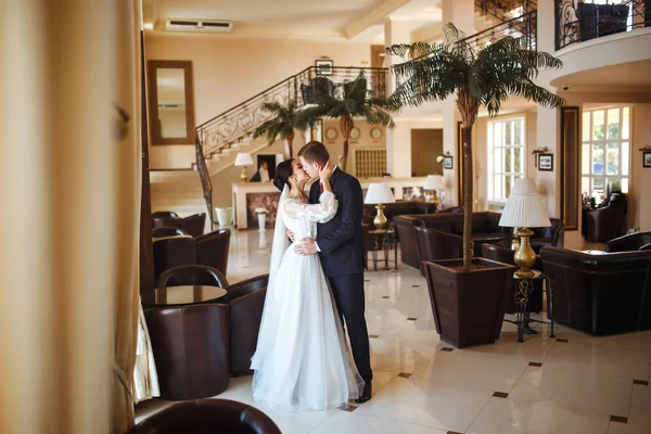 Casal Jovem Desfrutando Momentos Românticos Casamento Muito Bonito Casal Incrível — Fotografia de Stock