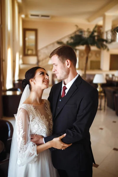 Pareja Bodas Jóvenes Disfrutando Momentos Románticos Muy Hermosa Boda Pareja — Foto de Stock