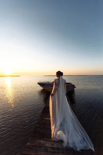 Beautiful Bride Elegant White Dress Bridge Background Sea Rays Sunset — Stock Photo, Image