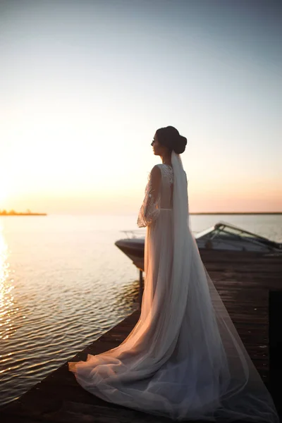 Beautiful Bride Elegant White Dress Bridge Background Sea Rays Sunset — Stock Photo, Image