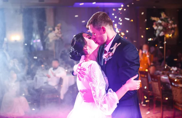 Primo Ballo Nuziale Sposi Novelli Buon Sposo Loro Prima Danza — Foto Stock