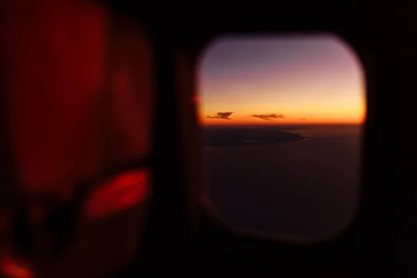 Gyönyörű Festői Kilátás Repülőgép Ablakán Keresztül Naplementekor Vagy Napkeltekor Ablakkilátás — Stock Fotó