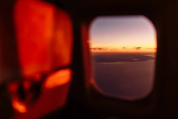 Vacker Naturskön Utsikt Genom Flygplansfönstret Vid Solnedgång Eller Soluppgång Fönsterutsikt — Stockfoto