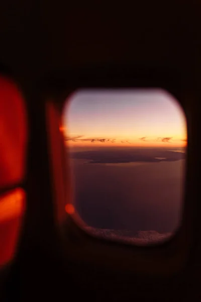 Vacker Naturskön Utsikt Genom Flygplansfönstret Vid Solnedgång Eller Soluppgång Fönsterutsikt — Stockfoto