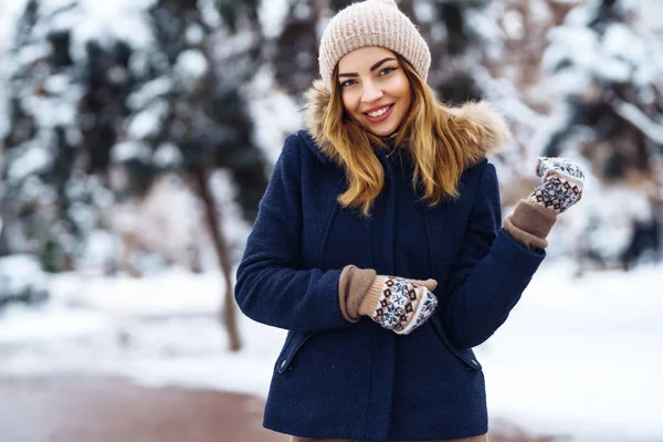 Beautiful Woman Stands Snowy Trees Winter Forest Young Girl Dressed — Stock Photo, Image