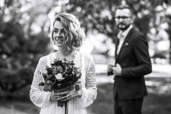 Belle Photo Noir Blanc Mariée Marié Joyeux Couple Posant Souriant — Photo