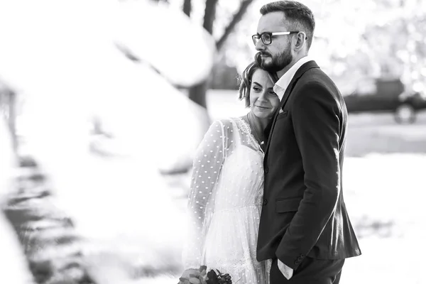 Schönes Schwarz Weiß Foto Von Braut Und Bräutigam Glückliches Paar — Stockfoto