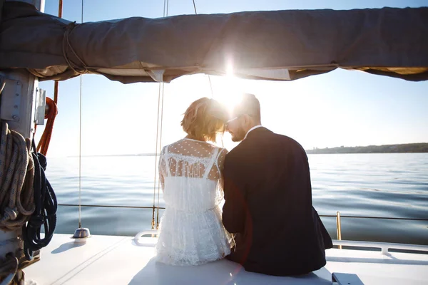 Beautiful Wedding Couple Yacht Wedding Day Outdoors Sea Beautiful Elegant — Stock Photo, Image