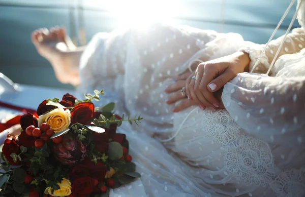 Beautiful Stylish Bride Wedding Bouquet Luxurious Lace White Dress Yacht — Stock Photo, Image