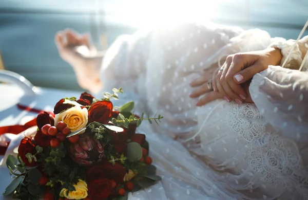 Beautiful Stylish Bride Wedding Bouquet Luxurious Lace White Dress Yacht — Stock Photo, Image
