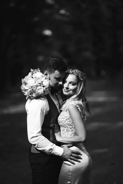 Sensual Black White Foto Bride Groom Stylish Couple Happy Newlyweds — Stock Photo, Image