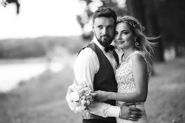 Sensuale Foto Bianco Nero Sposa Sposo Elegante Coppia Sposi Felici — Foto Stock