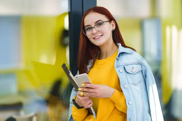 Beautiful Woman Using Telephone Modern Office Building Young Girl Freelancer — Stock Photo, Image