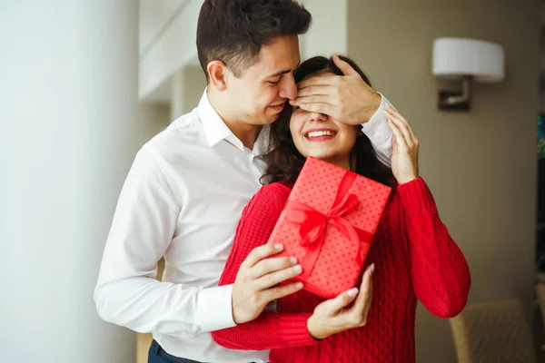 Young Man Gives His Beloved Present Closes Her Eyes Hand — Stock Photo, Image