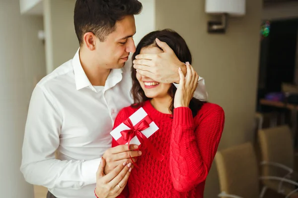 Young Man Gives His Beloved Present Closes Her Eyes Hand — Stock Photo, Image