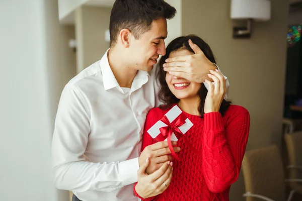 Young Man Gives His Beloved Present Closes Her Eyes Hand — Stock Photo, Image