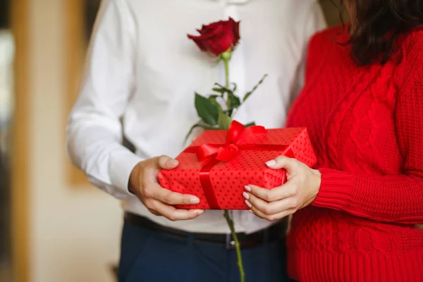 Valentine Day Holiday Surprise Concept Man Gives His Woman Red — 스톡 사진