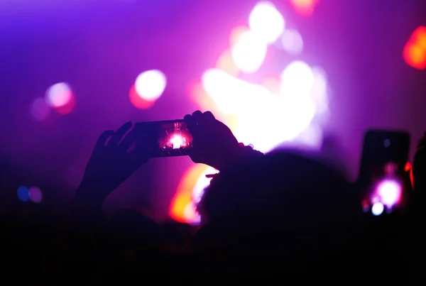 Hand Mit Einem Telefon Platten Live Musik Festival Menschen Die — Stockfoto